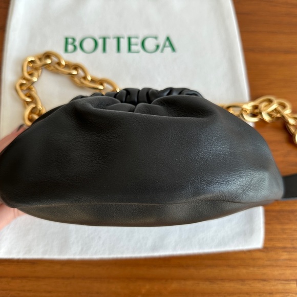 Bottega Veneta Chain Pouch Belt Bag in Black Leather - Picture 8 of 17